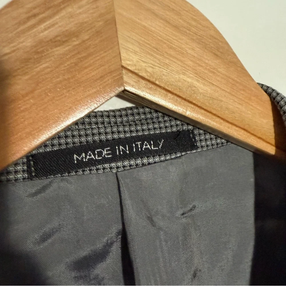 Armani Collezioni excellent no