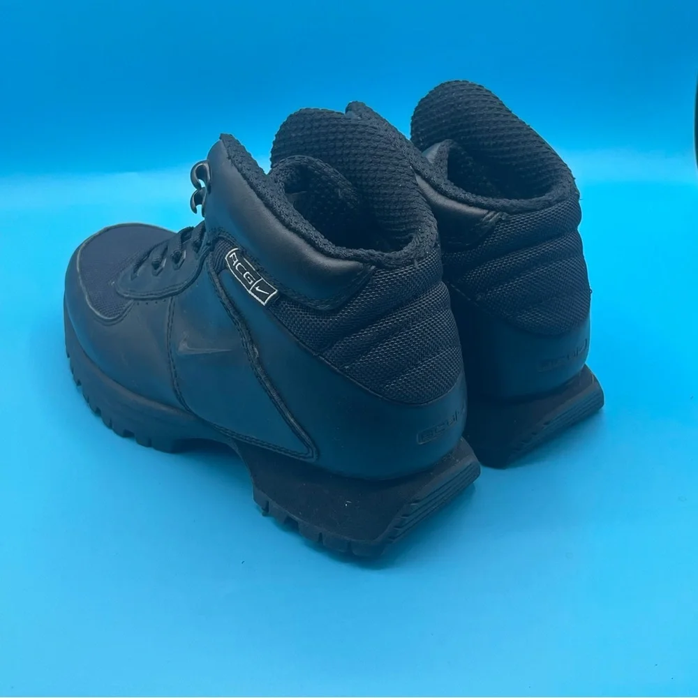 Nike ACG durable stylish