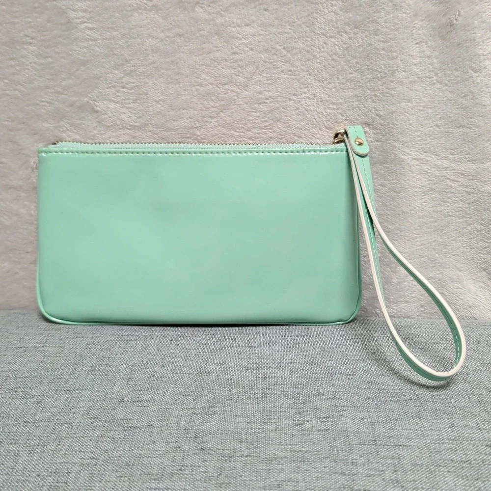 Kate Spade New York Mint Green Patent Leather Wristlet Pouch Polka Dot Lining‎