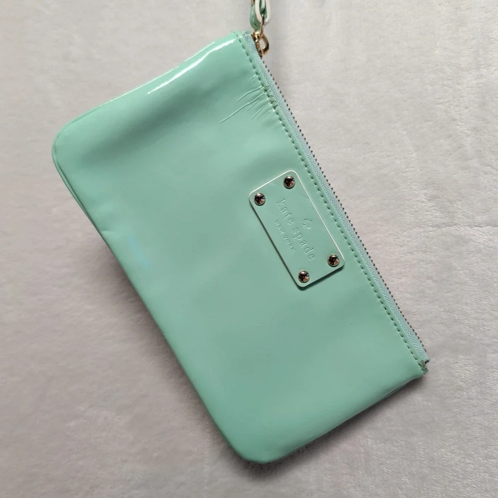 Kate Spade New York Mint Green Patent Leather Wristlet Pouch Polka Dot Lining‎