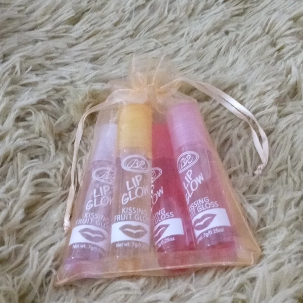 N/A lip gloss