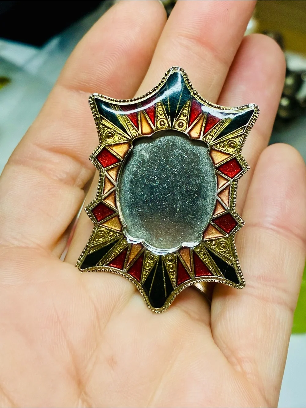 LMC brooch closure formal