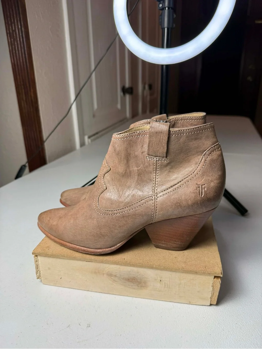 Frye reina bootie