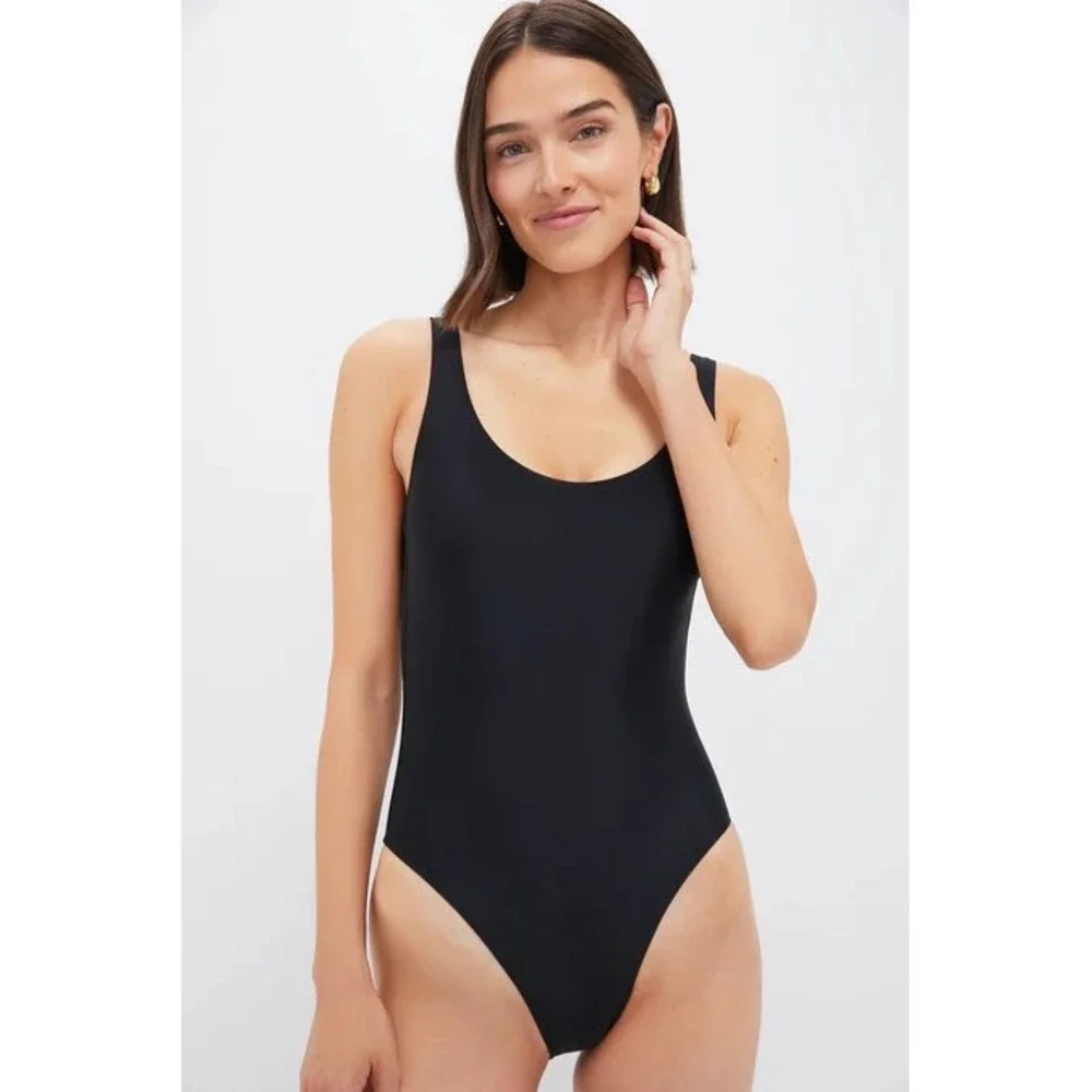 SOLID & STRIPED dive into