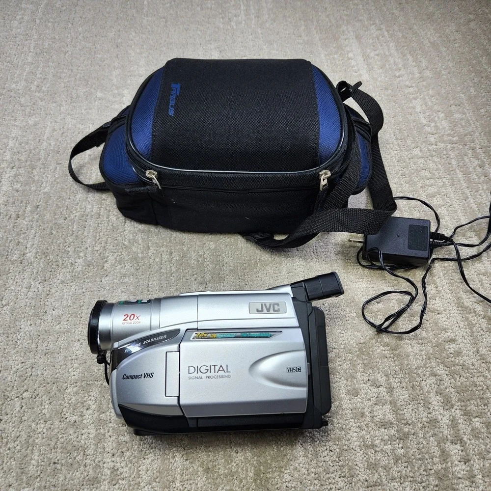 JVC GR-AXM17U Compact VHS Camcorder Video Camera TESTED With Bag