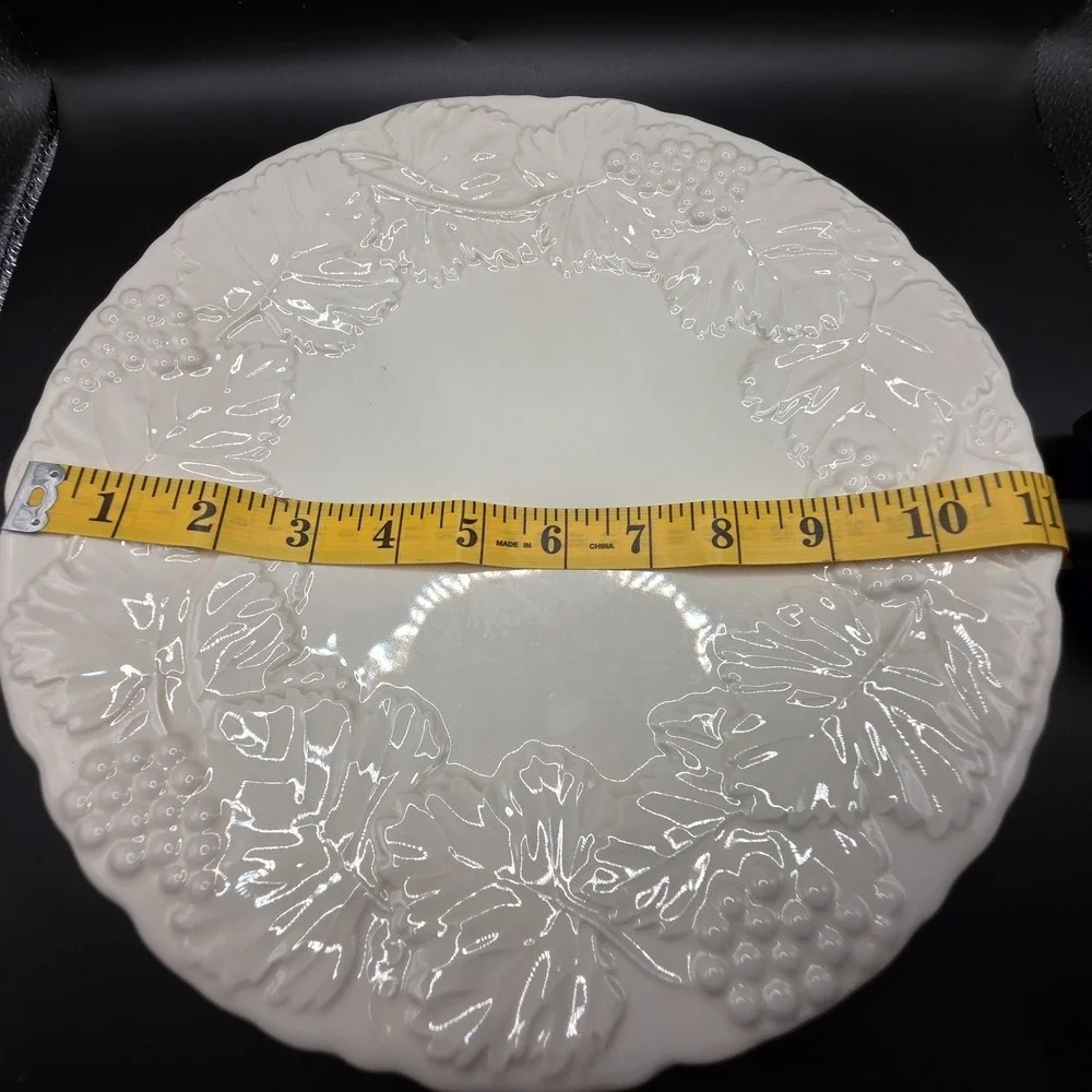 Williams Sonoma Napa Cream Dinner Plate 11.5 inch Embossed Grapes & Leaves Italy