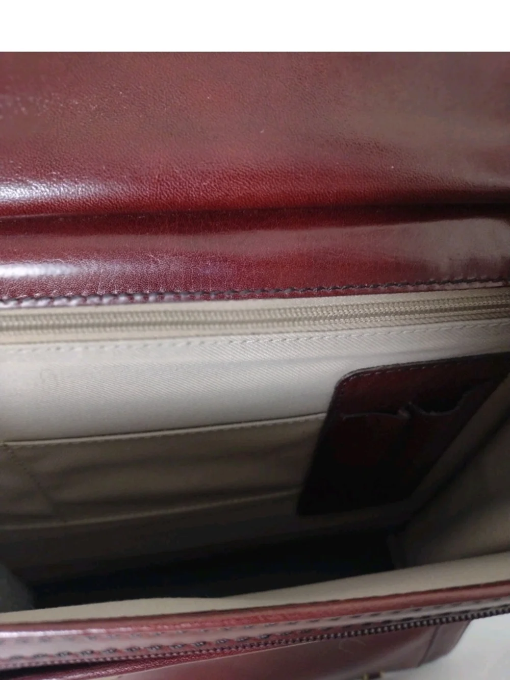 Yamani refined burgundy