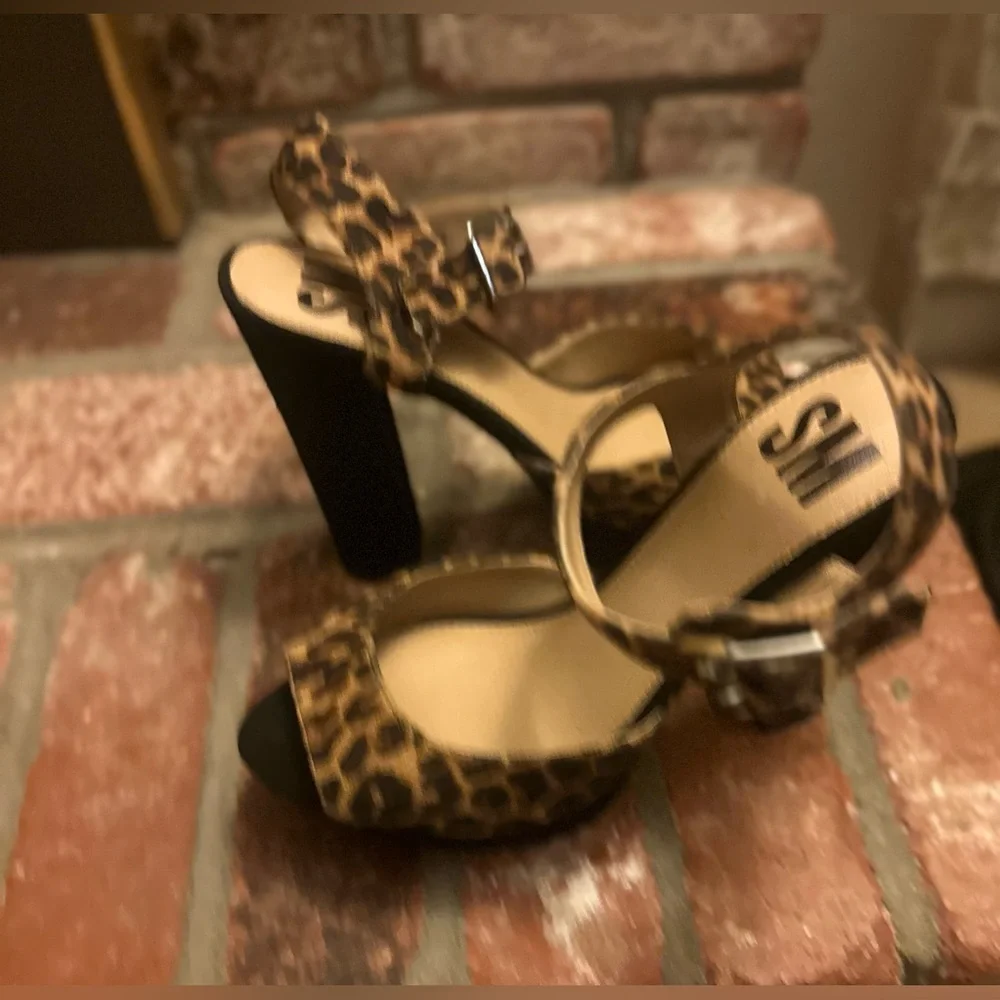 SM women leopard