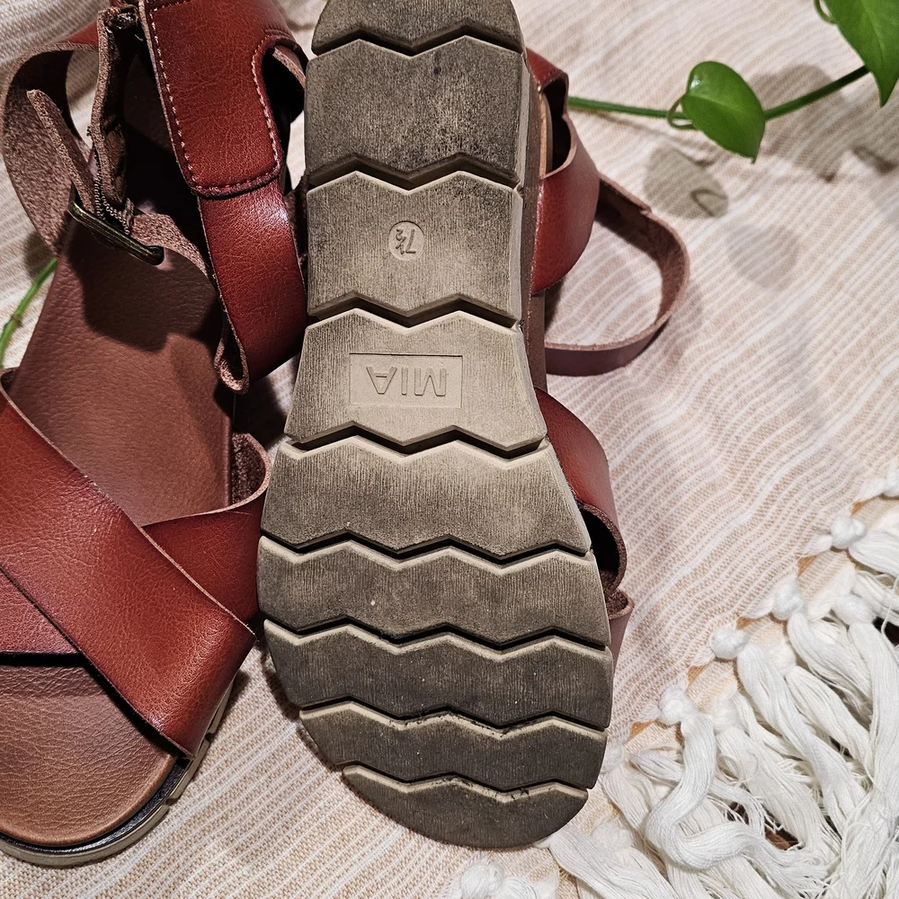 MIA fun brown