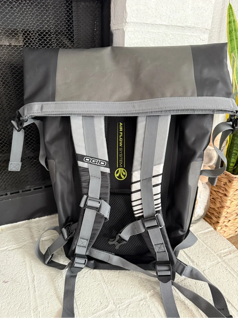 OGIO quick handle want