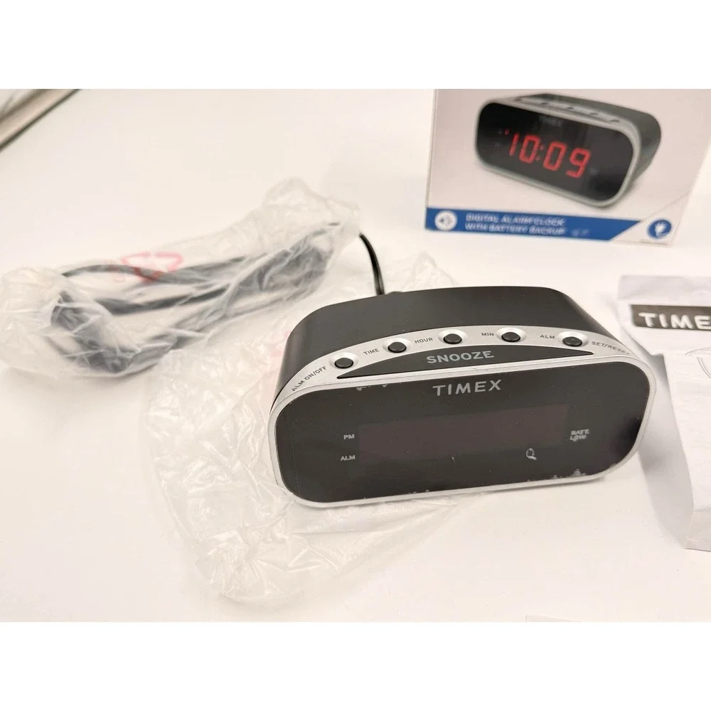 Timex Digital Alarm Clock T121 Loud or Soft Alarm Clock w/battery backup Tested