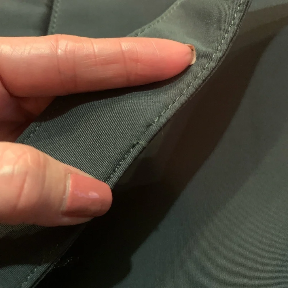 Samsonite Crossbody Travel tablet Nylon Bag Gray With Pockets And Magnetic Snap