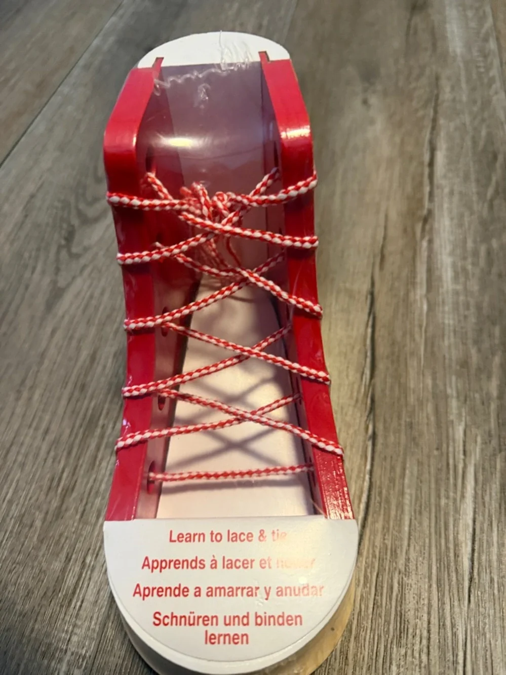 Melissa & Doug wooden lacing