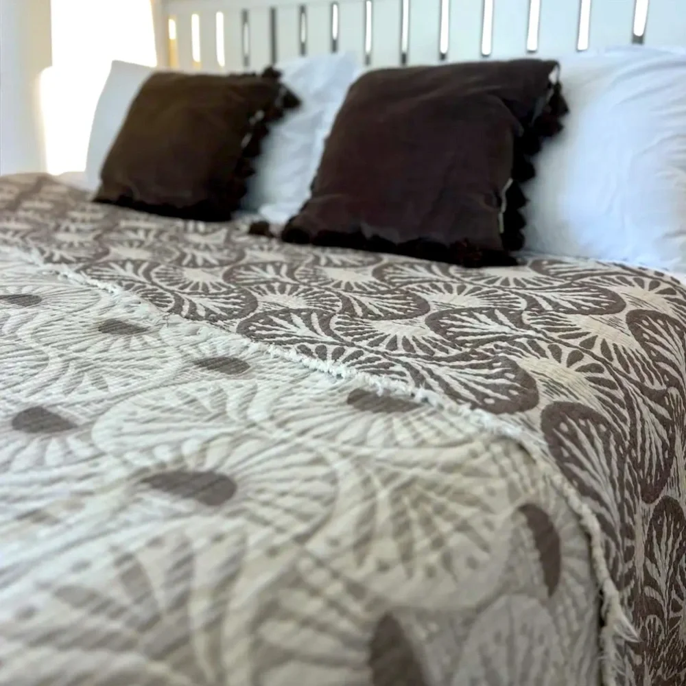 Ginkgo Deco Leaf Quilt Bedspread Comforter 2 Side FLiPSiDE Tan + Cream NEW!