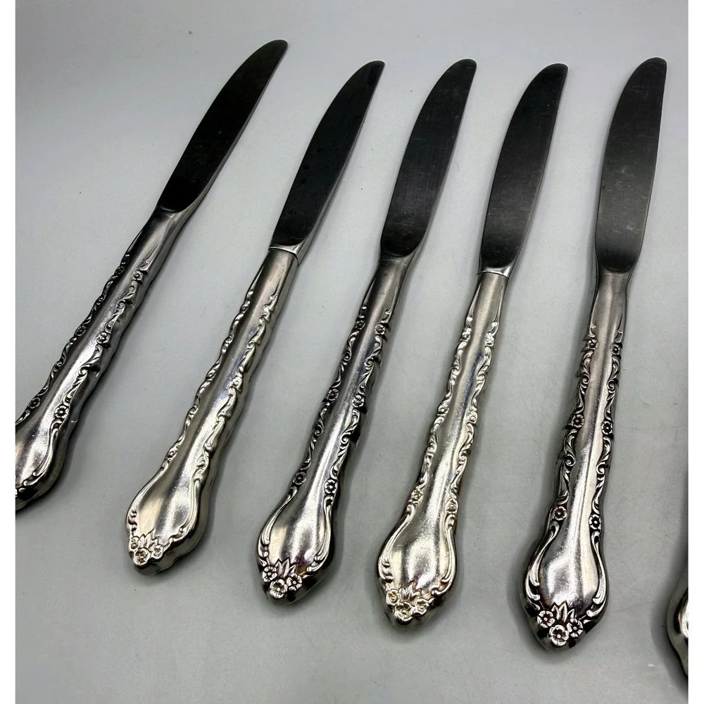 Vintage International Stainless Gigi? Unmarked Serrated Dinner Knives Set of 9