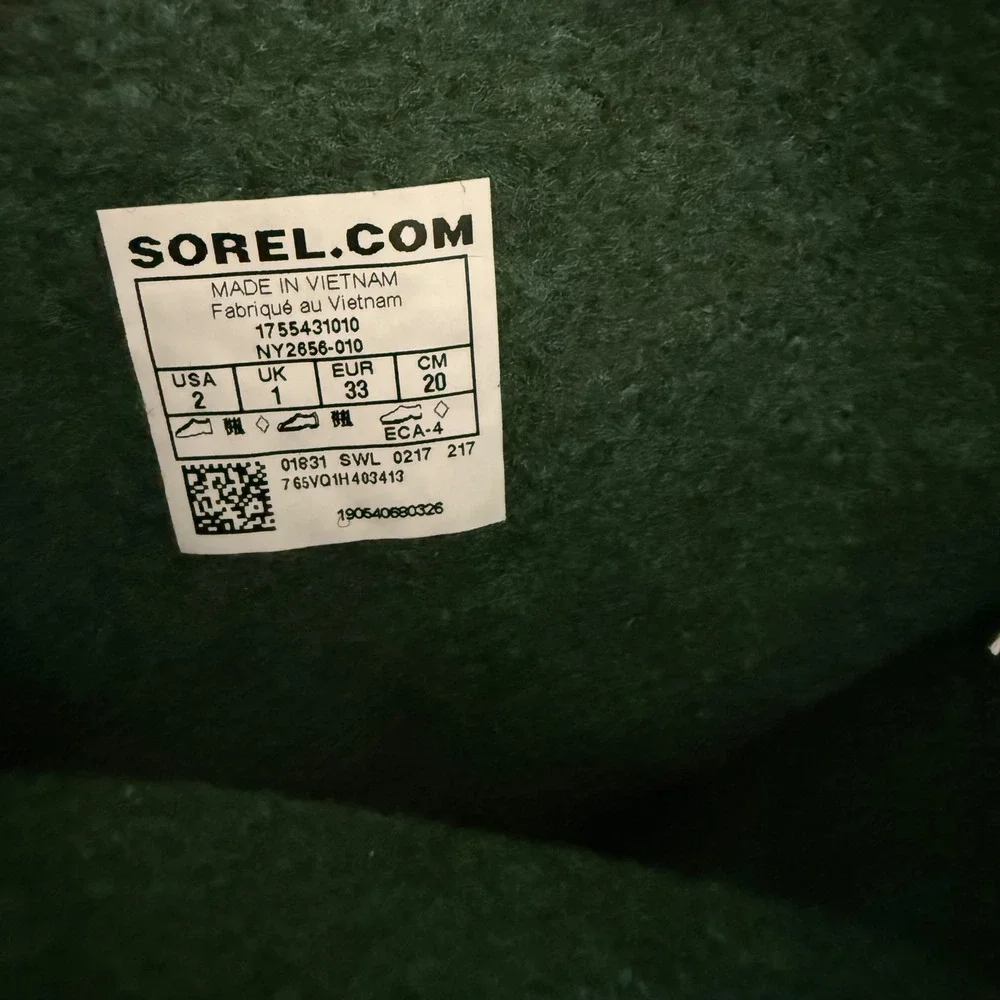 Sorel flurry winter