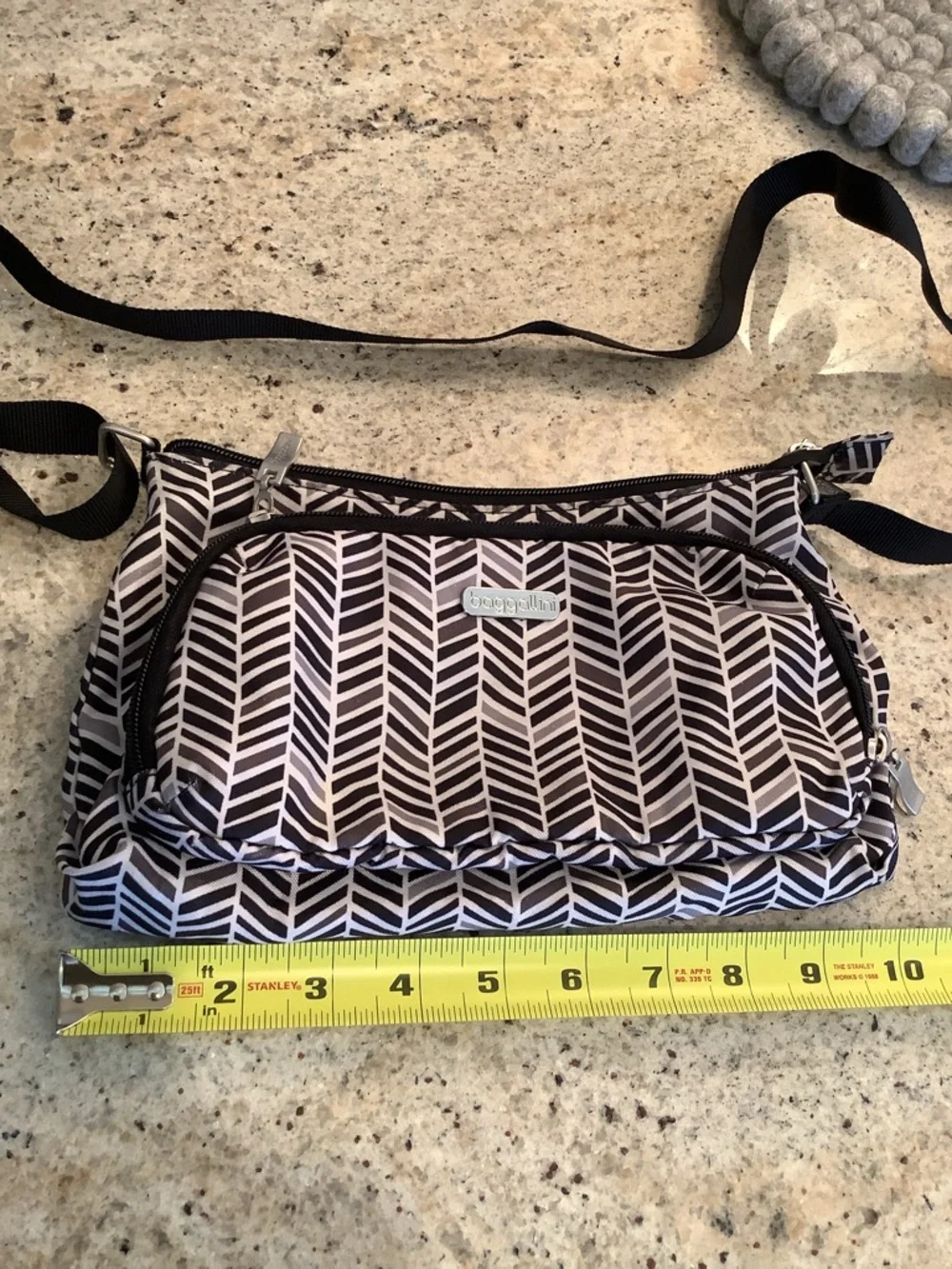 Baggallini strap organized