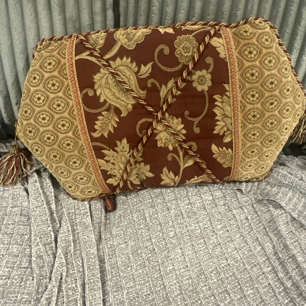 Serendipity gold red