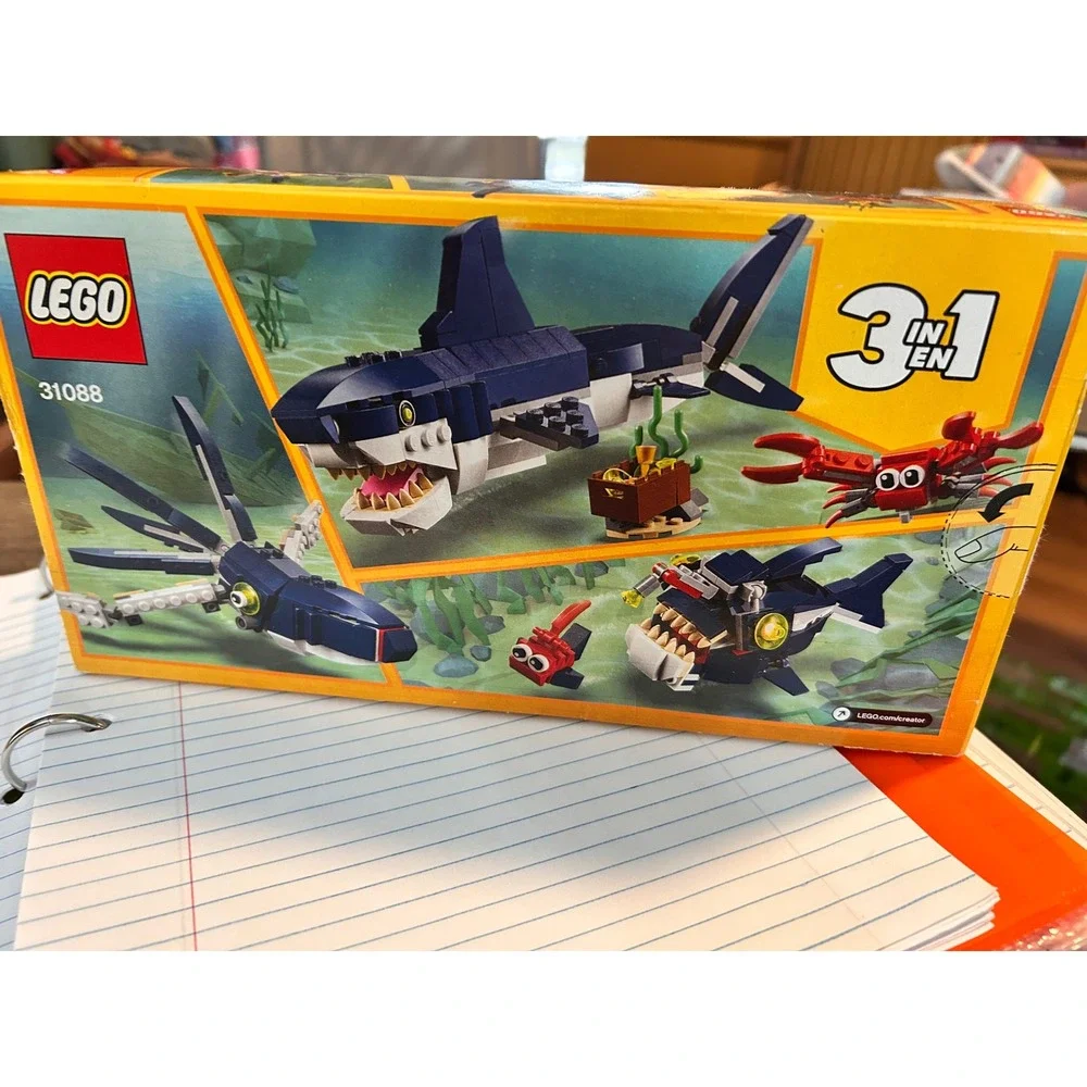 Lego embark underwater