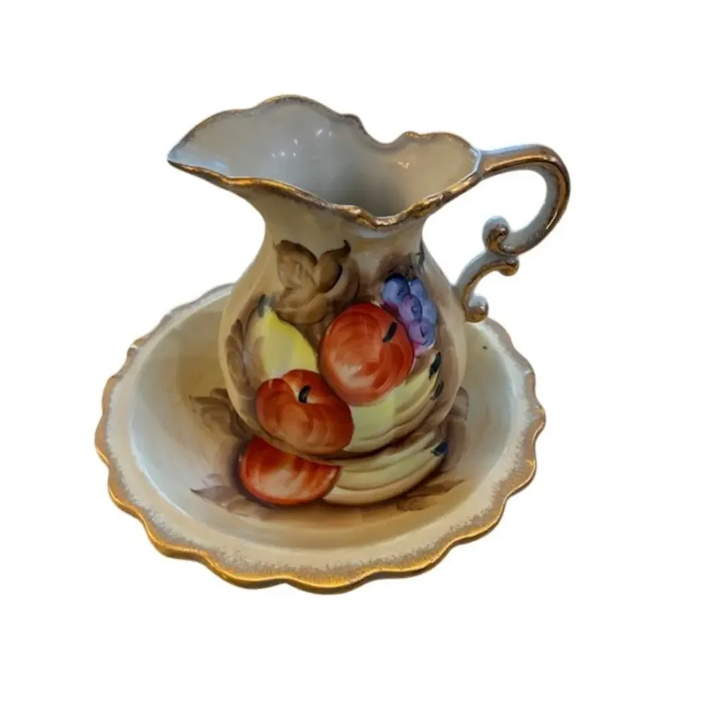 VINTAGE PORCELAIN Pitcher &‎ Wash Basin