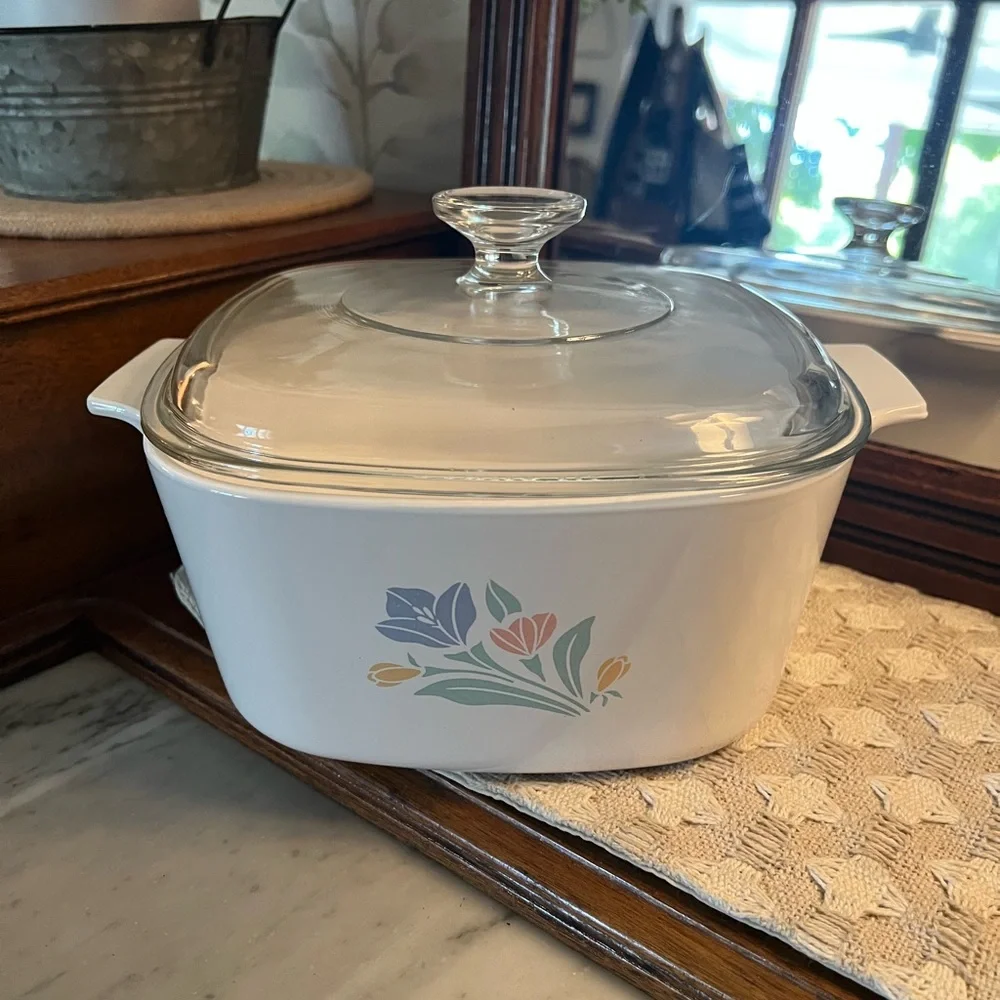 CORNINGWARE *Vintage* 3 Quart Covered Casserole Dish in 