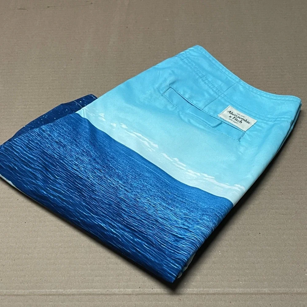 Abercrombie & Fitch product pair