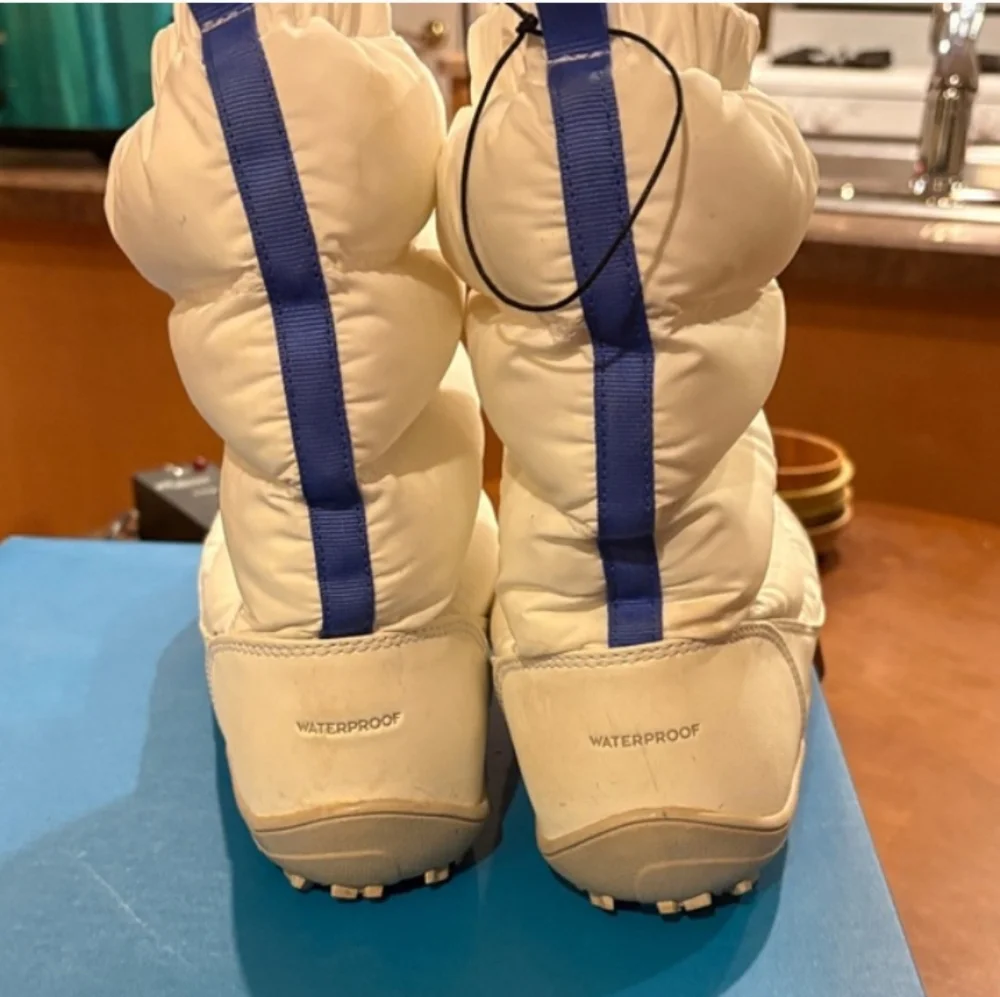Columbia stylish white