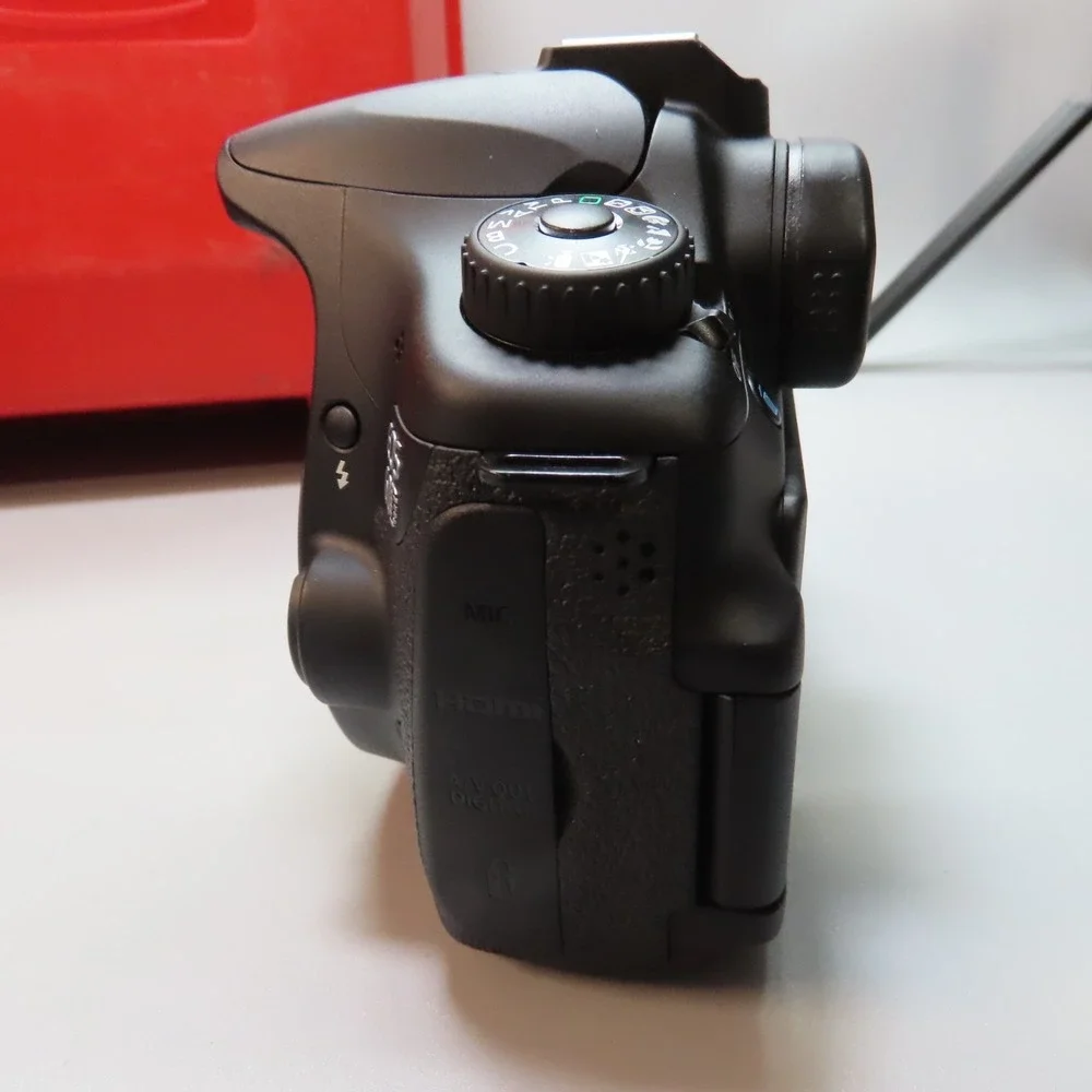 Canon EOS 60D 18.0MP Digital SLR‎ Camera Body 【MINT w/Leica Hard Case 】
