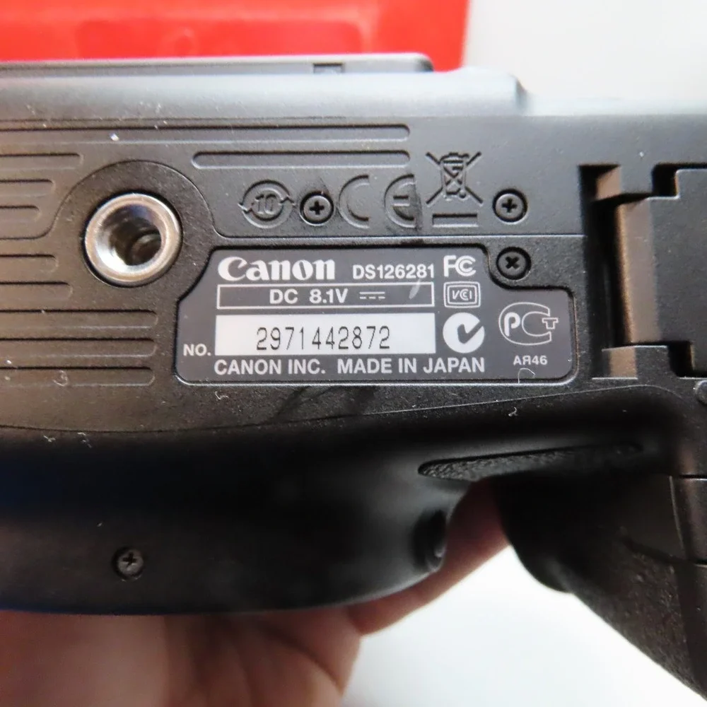 Canon EOS 60D 18.0MP Digital SLR‎ Camera Body 【MINT w/Leica Hard Case 】