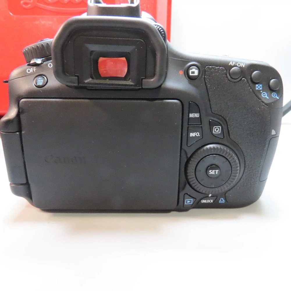Canon EOS 60D 18.0MP Digital SLR‎ Camera Body 【MINT w/Leica Hard Case 】