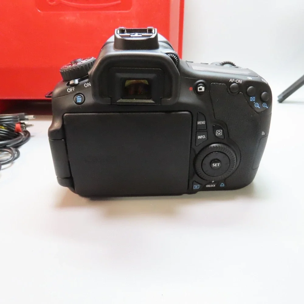 Canon EOS 60D 18.0MP Digital SLR‎ Camera Body 【MINT w/Leica Hard Case 】