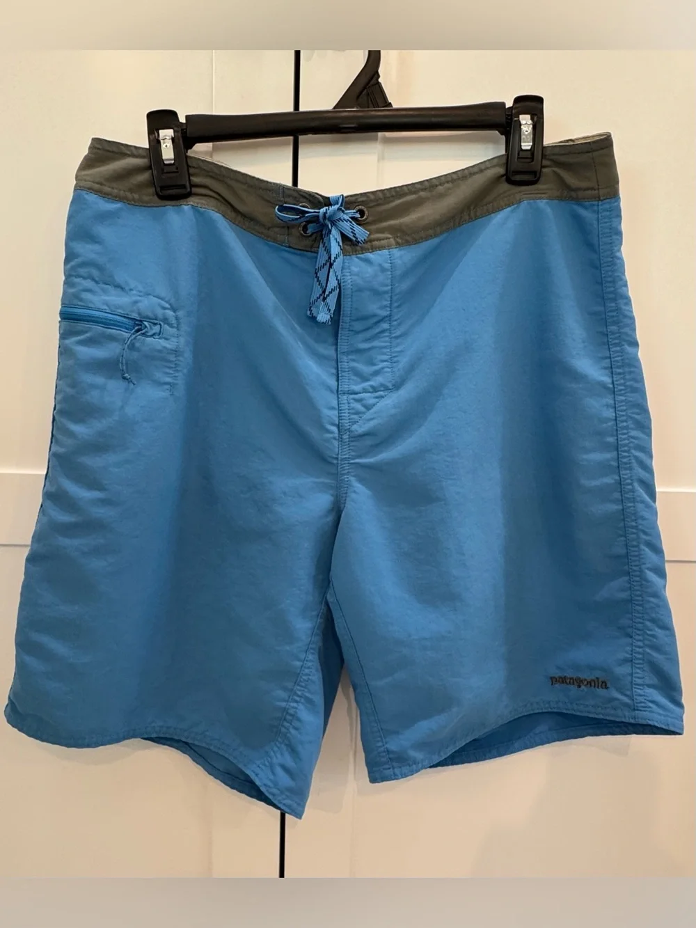 Patagonia® Men’s Wavefarer® Boardshorts 19'' Style #86622 Swim Trunks Blue Sz 33
