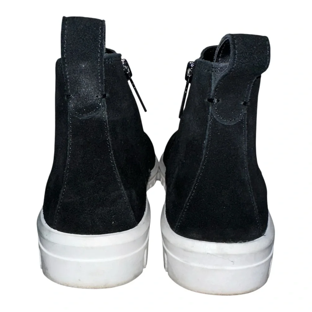 Blondo black designed modern