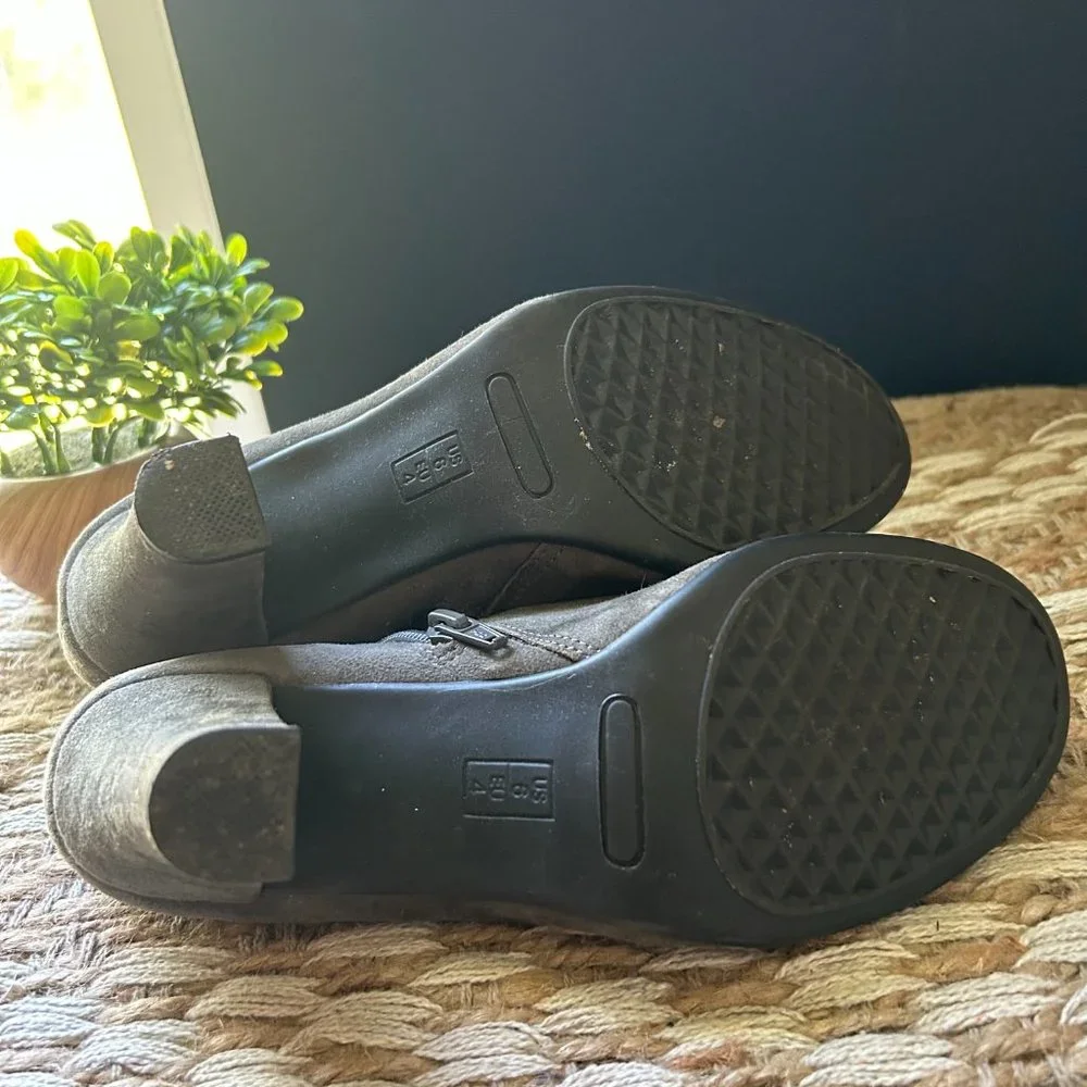 AEROSOLES aerosole suede