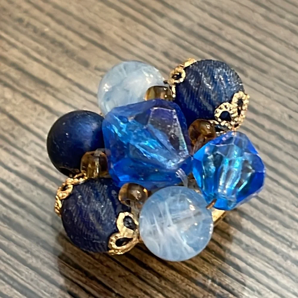 Vintage clip earrings
