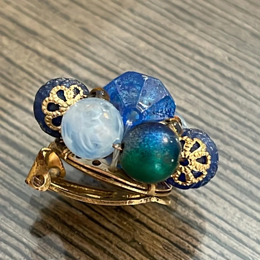 Vintage clip earrings