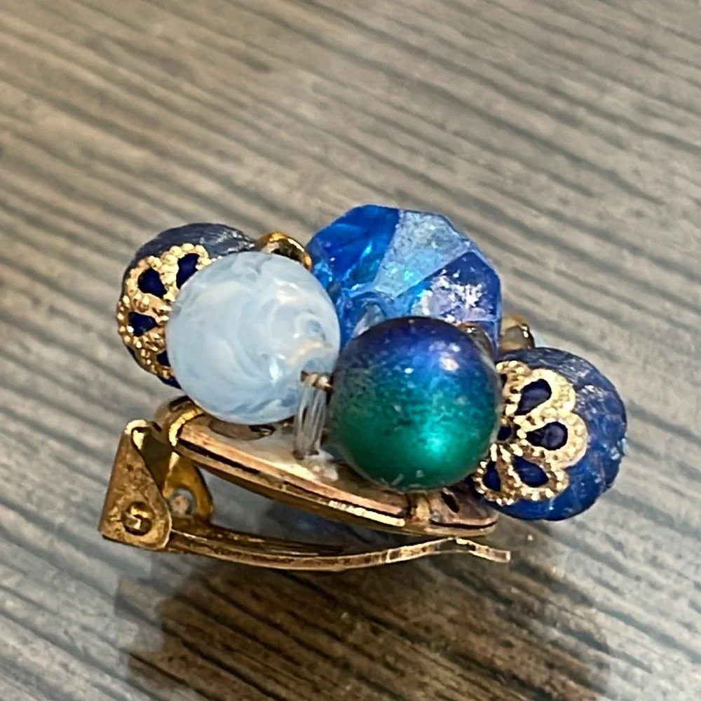 Vintage clip earrings