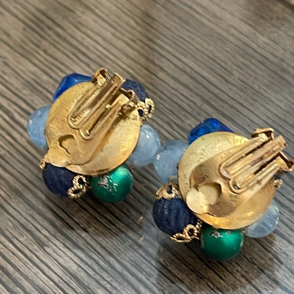 Vintage clip earrings