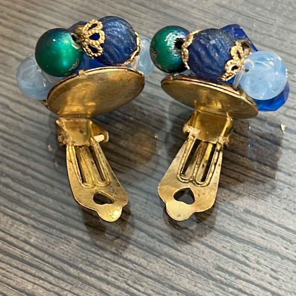 Vintage clip earrings