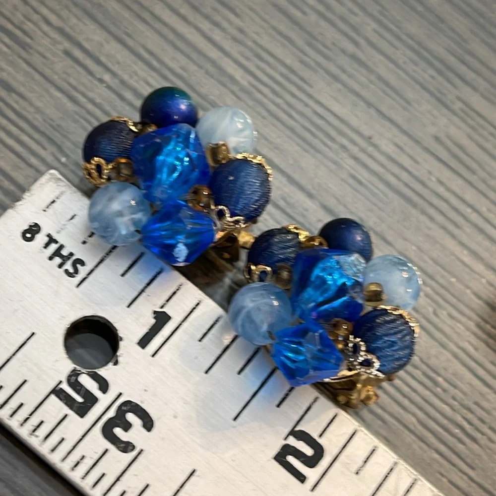 Vintage clip earrings