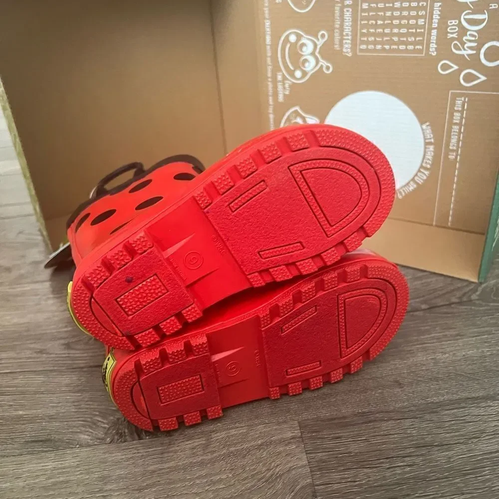 Western Chief rubber construction