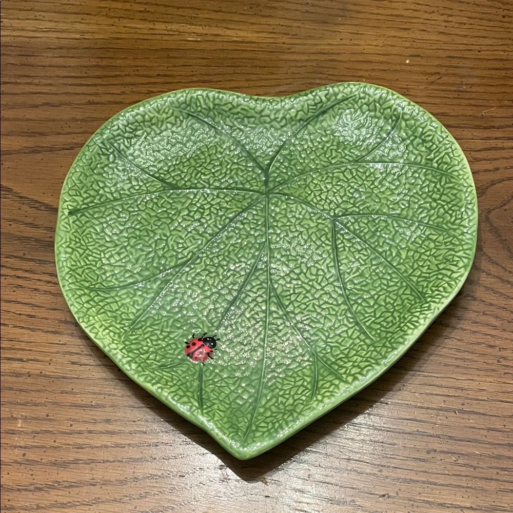 Pier 1 Imports Ladybug Leaf Dinner Plate‎