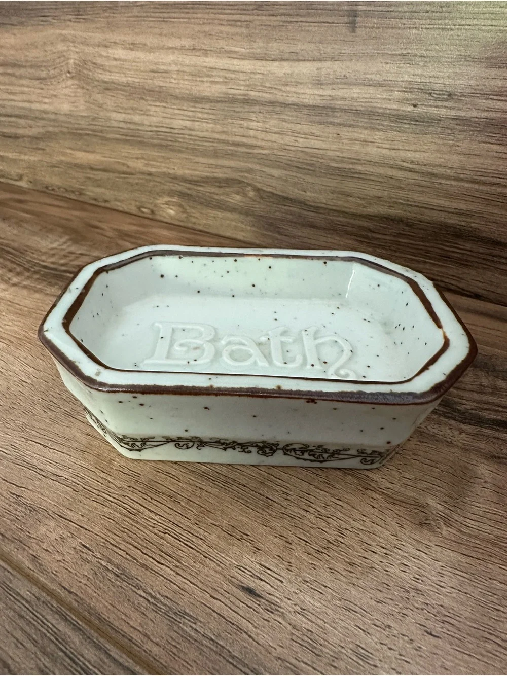 Village Vtg Ceramic Bath Soap Dish With Embossed Design Decorative Brown Trim