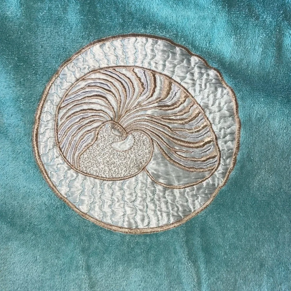 Vintage 1985 Martex Trousseau Nautilus Shell cotton Bath Towel Blue Made in USA