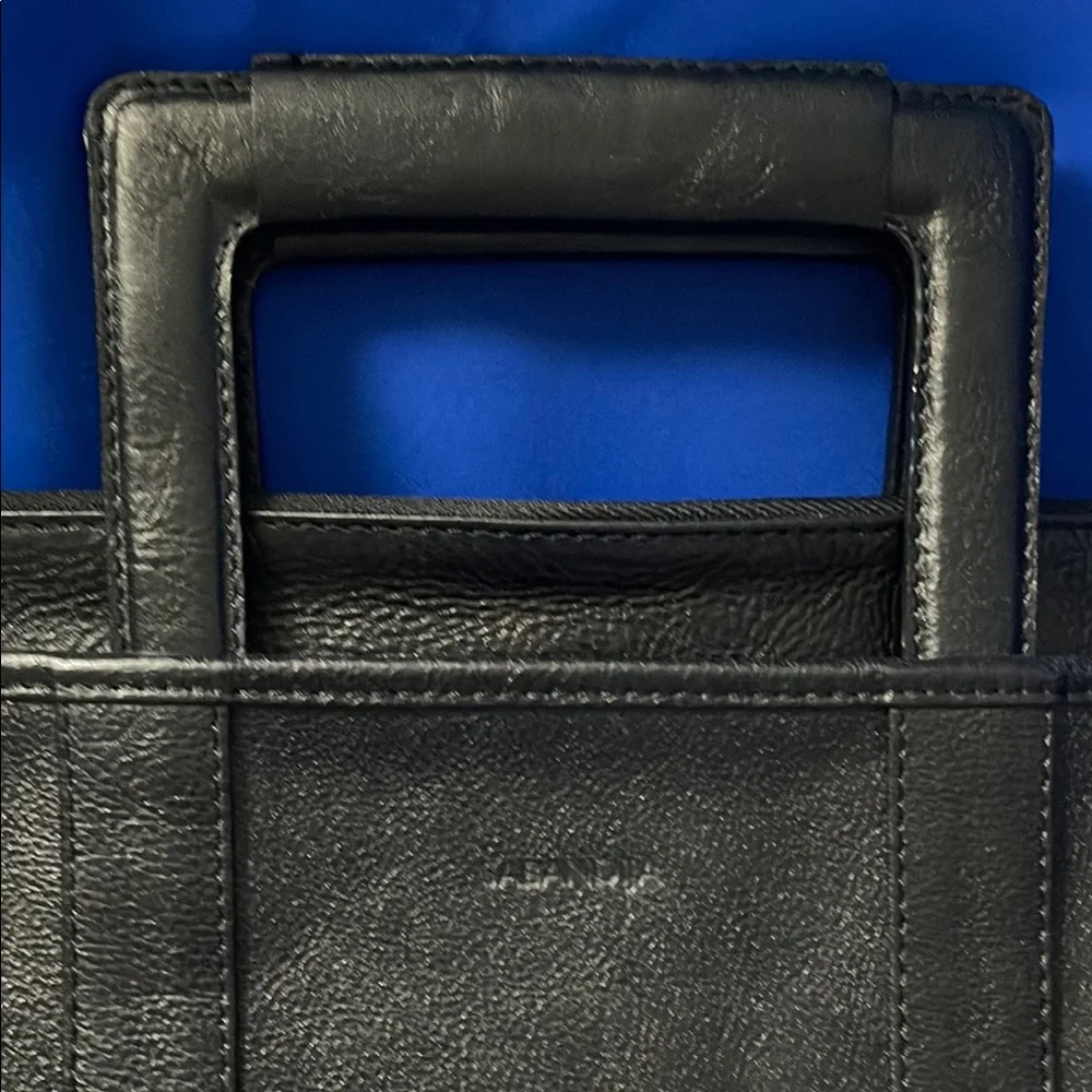 Sabandija weight pockets