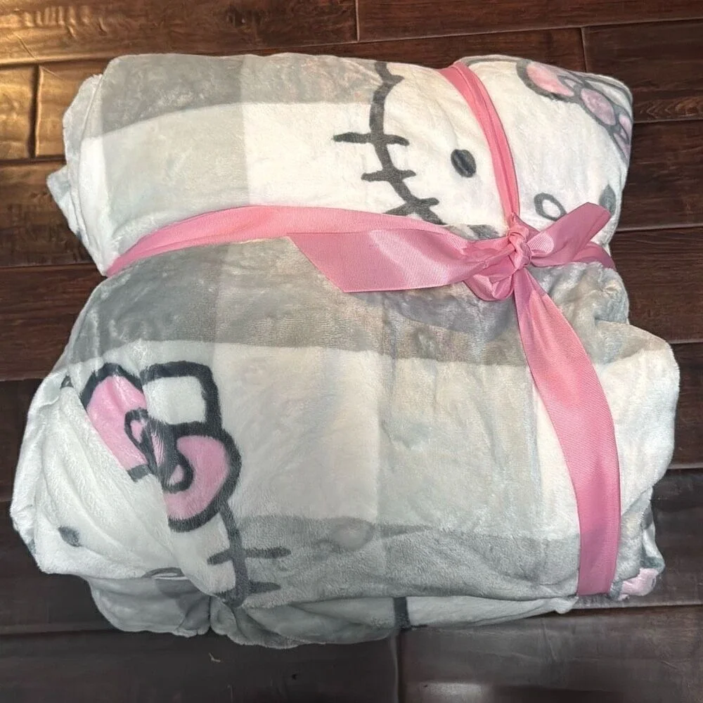 Brand‎ New Hello Kitty Full/Queen size blanket pink and grey plaid