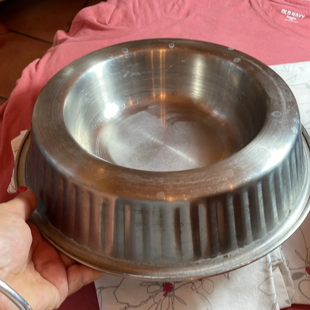 Pet water bowls