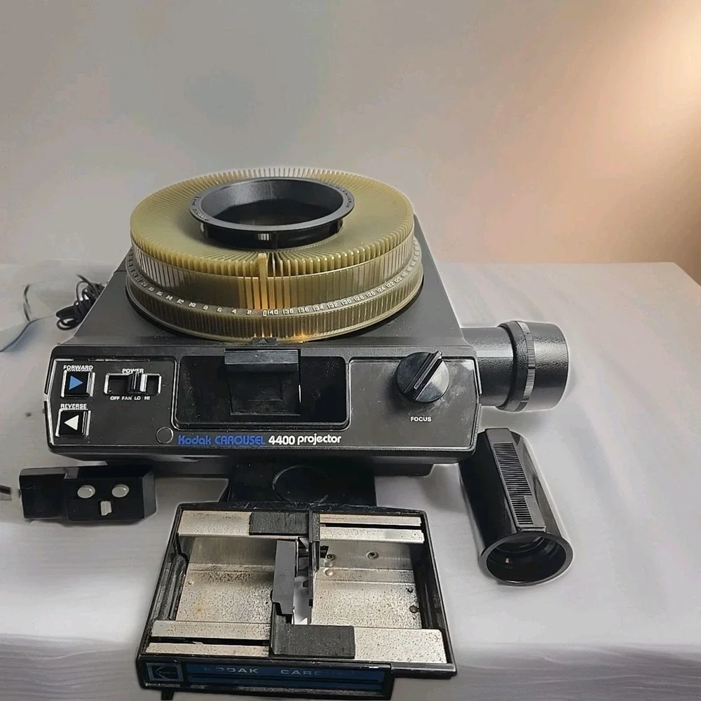 KODAK Carousel 4400 Slide Projector w/ Remote Slide Tray‎ Lens
