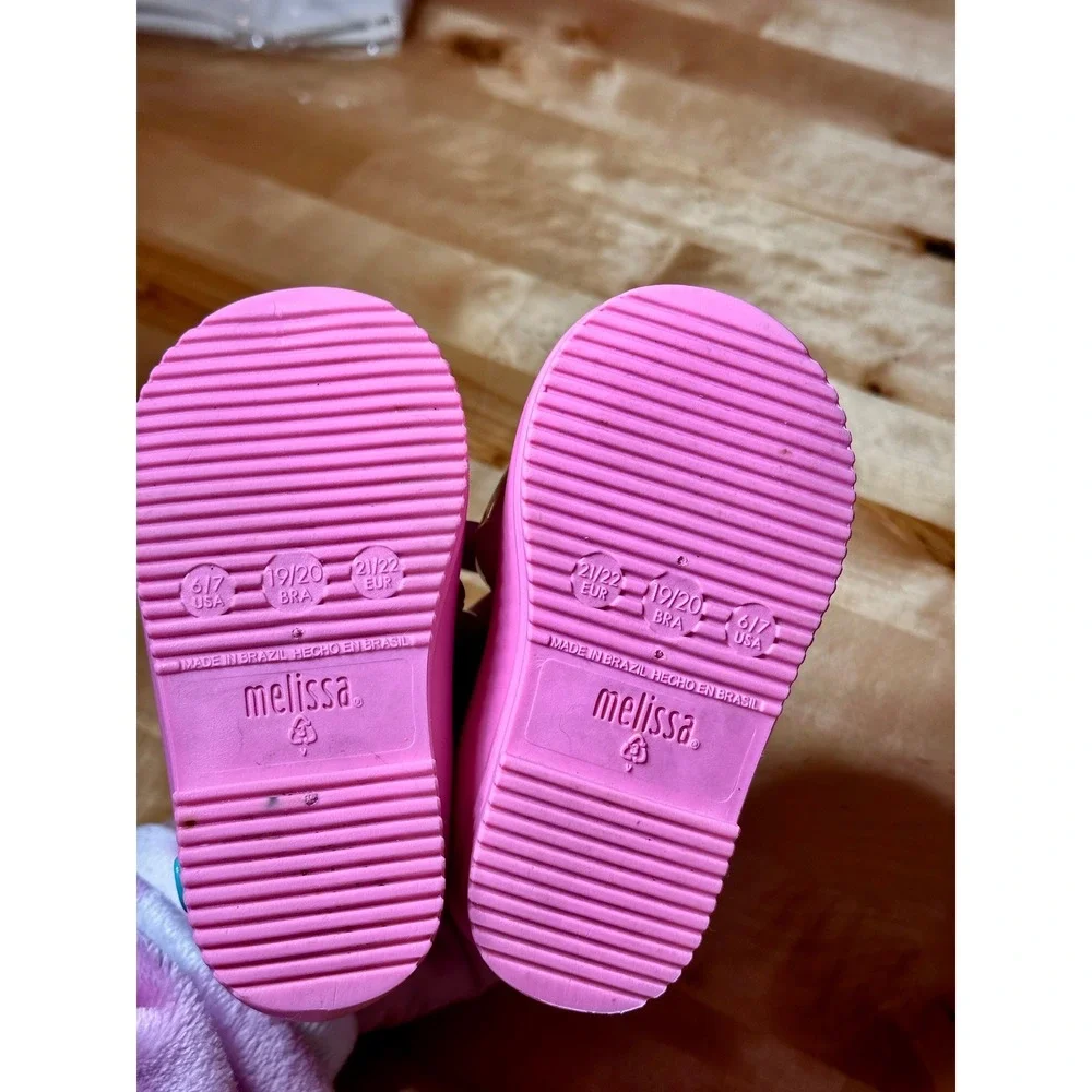 Mini Melissa step into