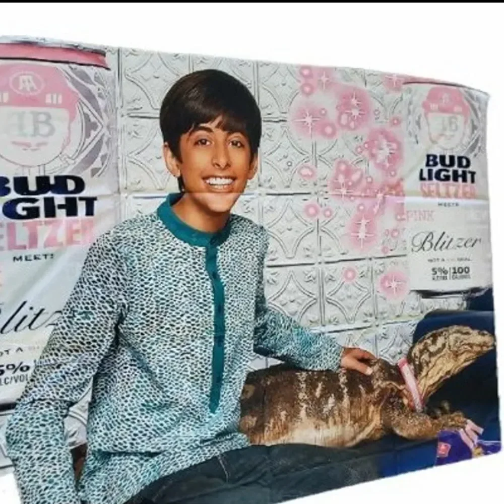 YouGaet Diuahue Tapestry